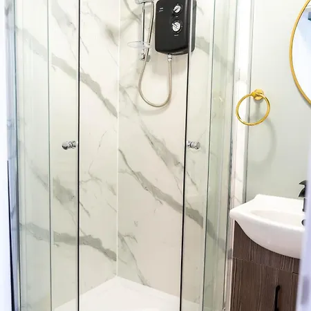 Bowles Aparthotel 4*