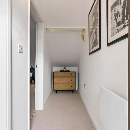 Bowles Aparthotel 4*