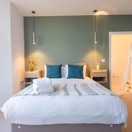 Redcar Beach Suites 3*