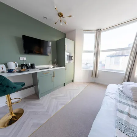 Redcar Beach Suites Aparthotel 3*
