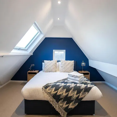 Redcar Beach Suites 3*