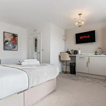 Redcar Beach Suites 3*