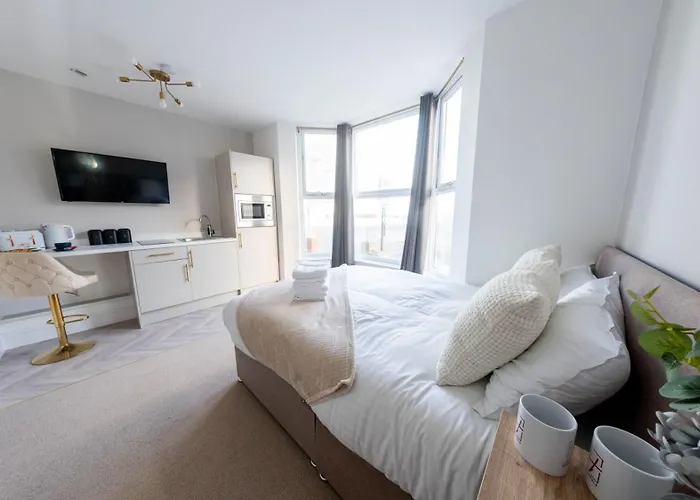 Bowles Aparthotel 4*