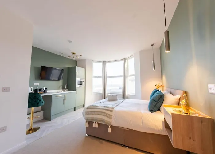 Aparthotel Bowles 4*