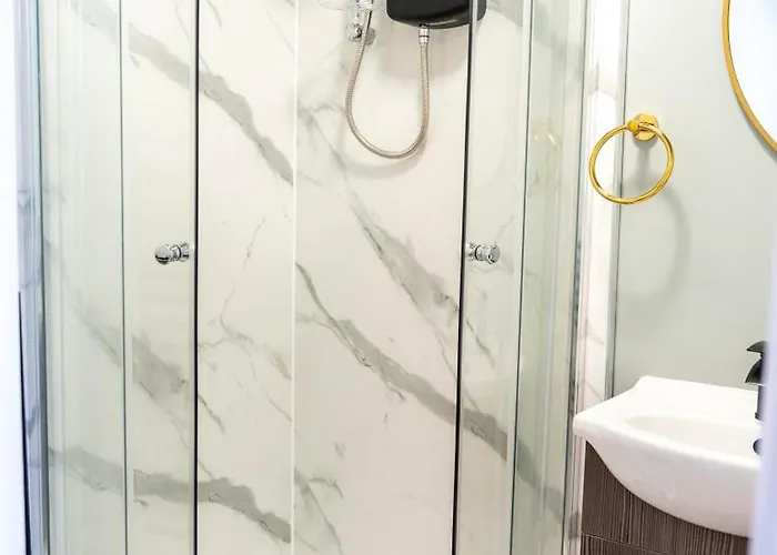 Bowles Aparthotel 4*