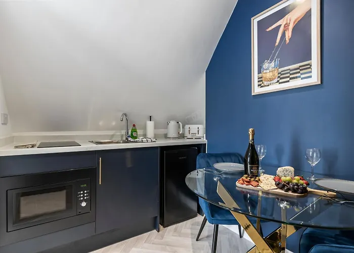 Bowles Aparthotel 4*