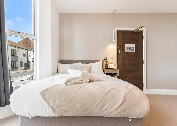 Bowles Aparthotel 4*