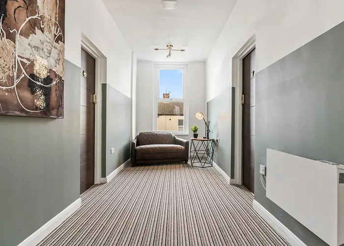 Bowles Aparthotel 4*